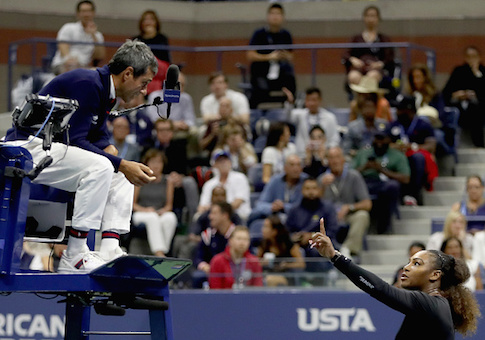 Serena Williams argues with umpire Carlos Ramos